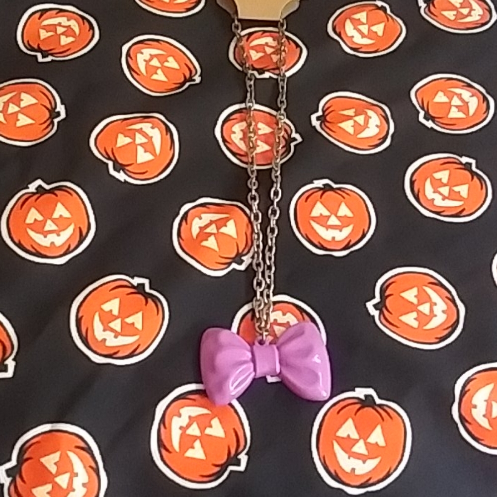 Bow Necklace